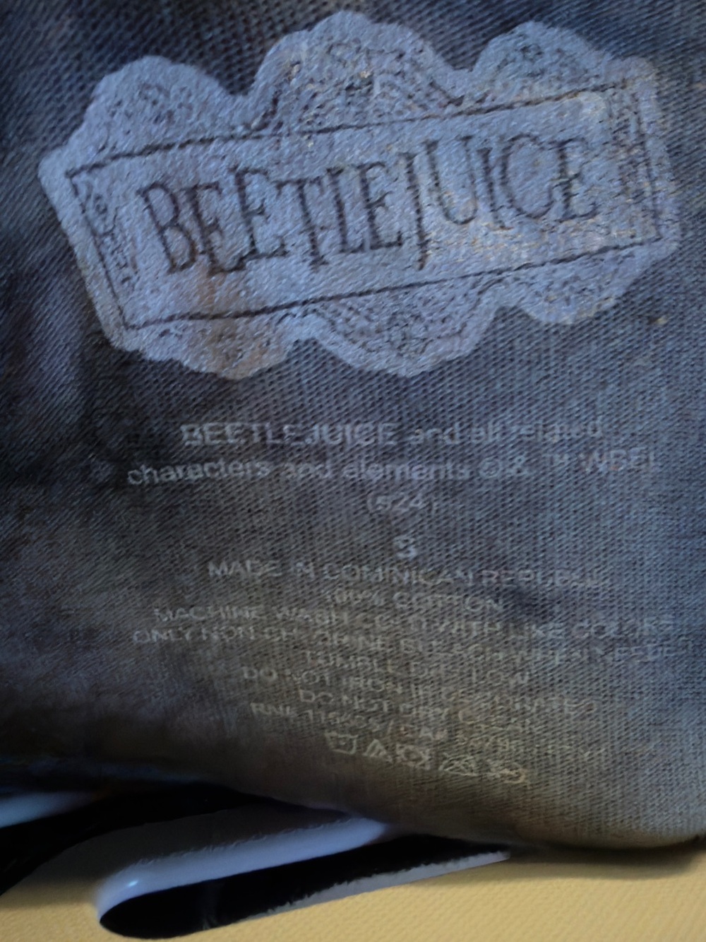 Beetlejuice- Black and Gray Tie-Dye "Never Trust The Living" Hot Topic 🌺 - Picture 4 of 4